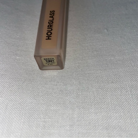 Hourglass Vanish™ Airbrush Concealer in shade Beach - Picture 5 of 5